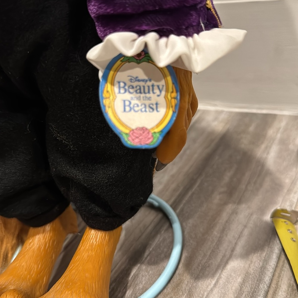 Disney Vintage 1991  Beauty and the Beast collectible statue with stand - Picture 6 of 6